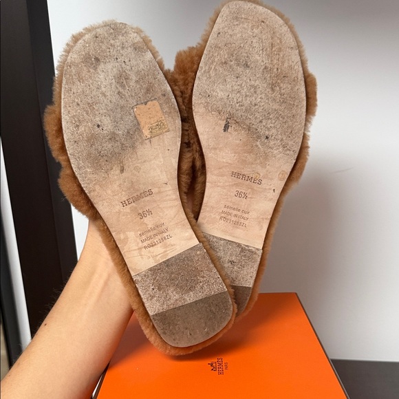 AUTHENTIC Hermes Oran Sandal Fuzzy Slippers - Picture 5 of 5